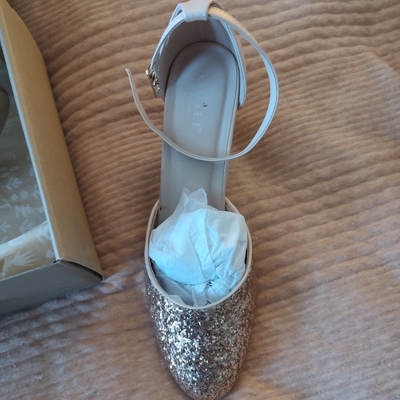 Steve Madden, size 10, ballroom shoes. - Picture 2 of 2